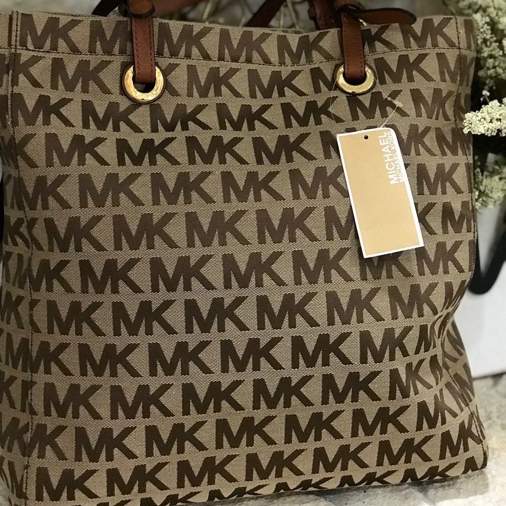 MK JET SET TOTE